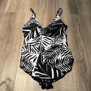 Sea & Sand Beachwear Size 12 New Swimsuit